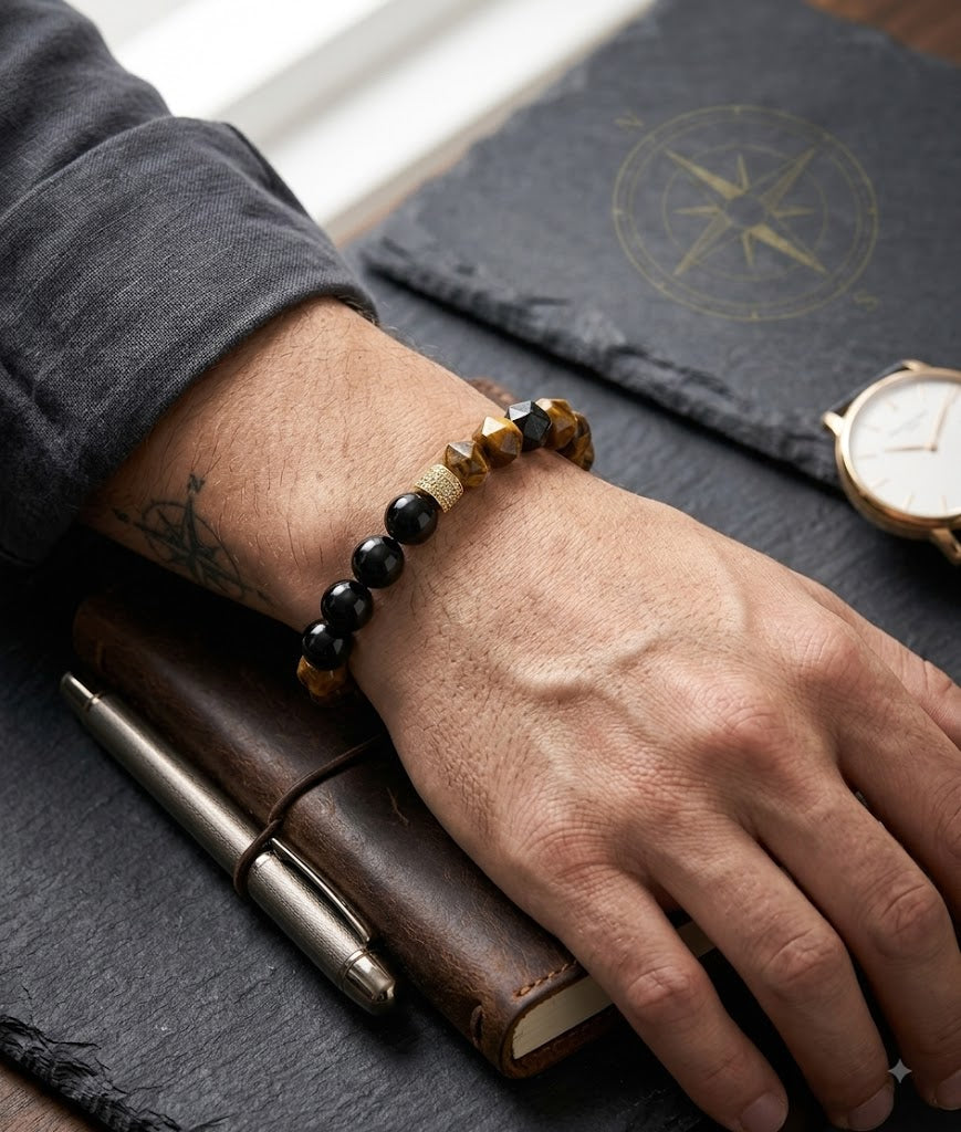 Bracelet Œil de Tigre & Onyx porté au poignet