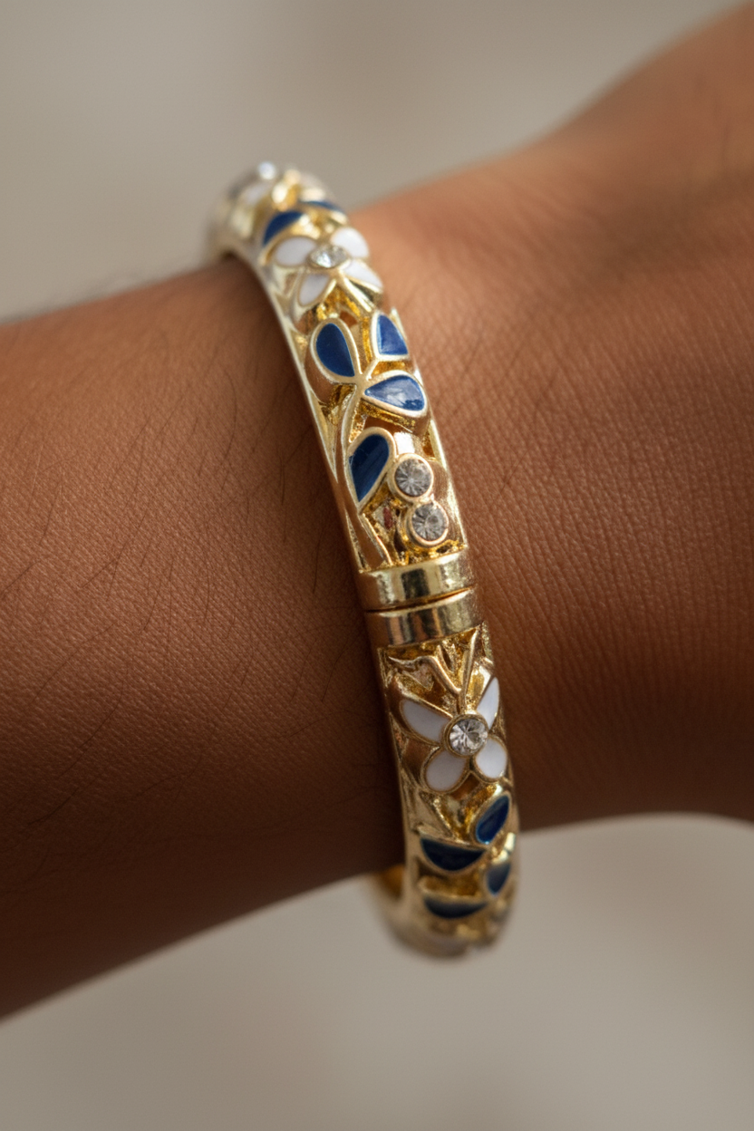 Bracelet Jonc Doré Bleu Blanc — Bras Bronzé