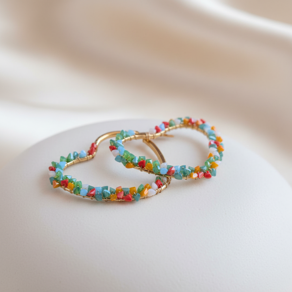 Créoles Cœur Dorées Multicolores — Perles de Rocaille & Finition Artisanale