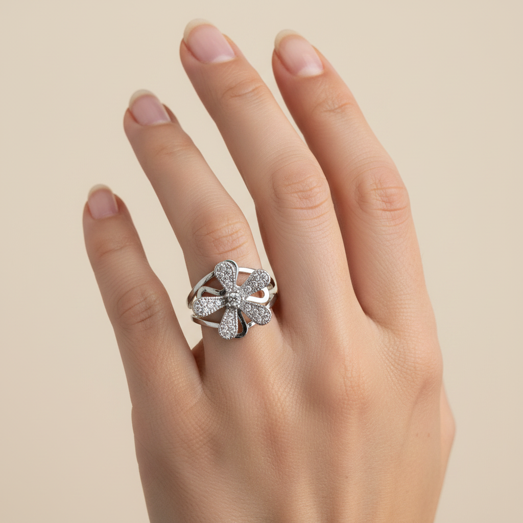 Bague Anti-Stress Tournante Argentée — Fleur Scintillante en Strass & Anneau Ajustable
